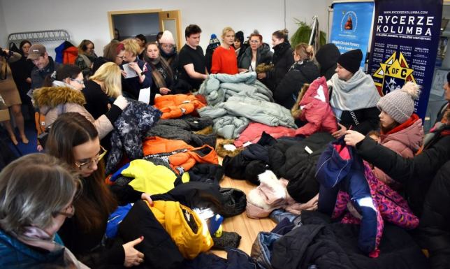Rada Lokalna 17600 Rycerzy Kolumba przekazał kurtki 70 potrzebującym