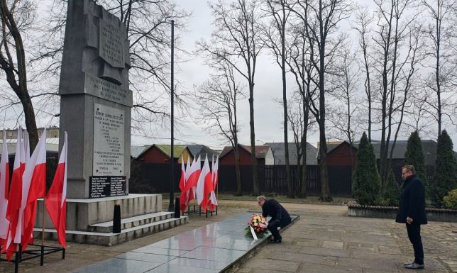 Zapraszają na obchody 79. rocznicy stracenia 16. mieszkańców Suwalszczyzny Pomnik na ulicy Sejneńskiej upamiętnia tragiczne zdarzenia z 1 kwietnia 1944 roku