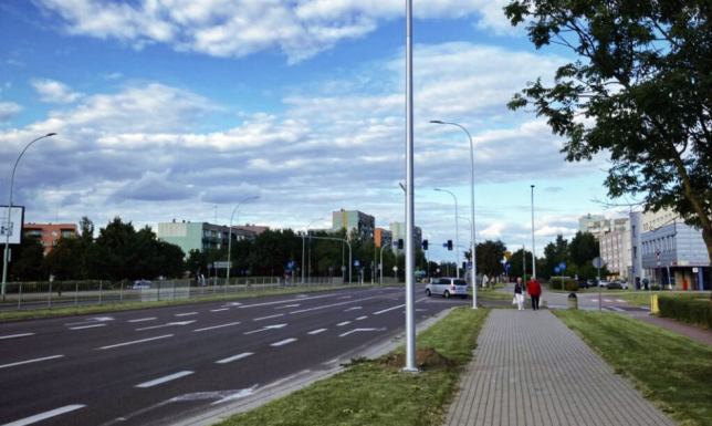 Nowe słupy latarni na Pułaskiego Zarząd Dróg i Zieleni w Suwałkach wymienia wyeksploatowane słupy latarni