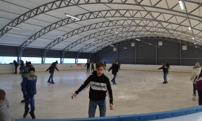 Lodowisko miejskie przy Szkole Podstawowej nr 11 w Suwałkach wznawia działalność