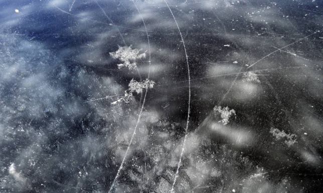 Strażacy przygotują lodowiska i ślizgawki Kampania Komendanta Straży Pożarnej pt. „Bezpieczne Lodowiska 2023”