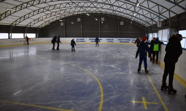 Lodowisko miejskie przy Szkole Podstawowej nr 11 w Suwałkach