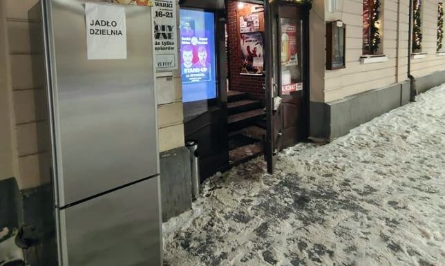 Nadmiar świątecznego jedzenia zostawmy w lodówkach społecznych