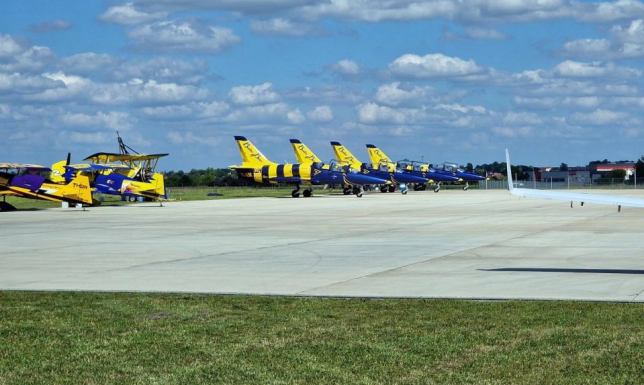  uruchomienie lotów na trasach Warszawa-Suwałki, Kraków-Suwałki