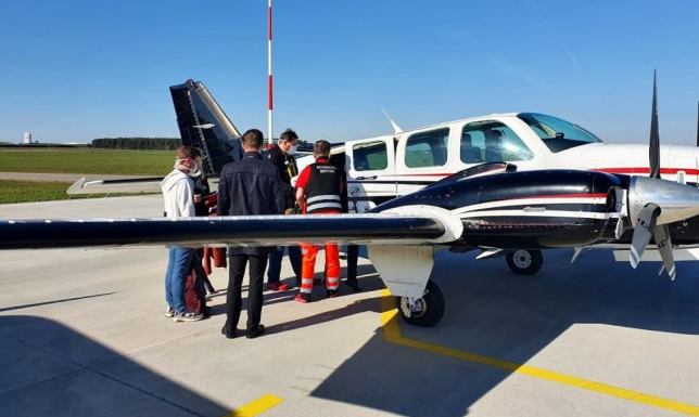 Niecodzienny transport na suwalskim lotnisku z pasa startowego w Suwałkach wystartował samolot z sercem do transplantacji