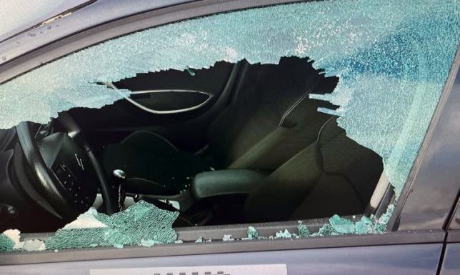 Mieszkaniec Suwałk maczetą rozbił boczną szybę Citroena