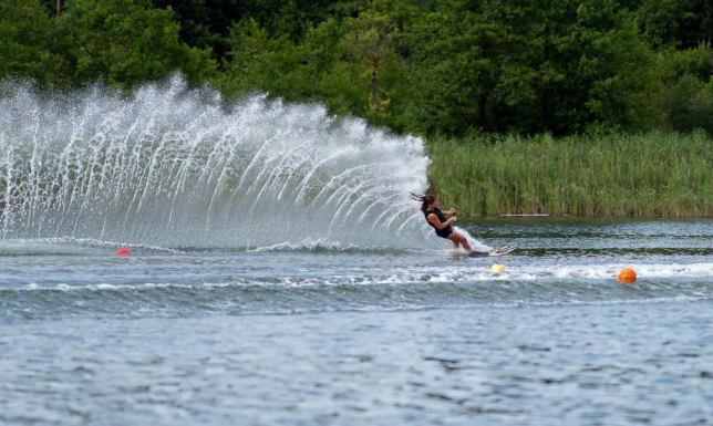 Maja Żuk z suwalskiego Klubu UKS NAWA z medalem na Litwie