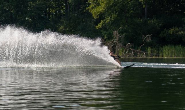  Międzynarodowe Zawody w narciarstwie wodnym za motorówką w Augustowie