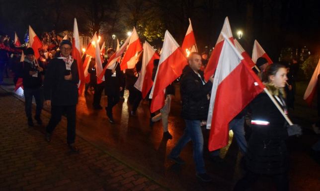 Już po raz 18. tłum mieszkańców Suwałk przeszedł 11. listopada ulicami miasta