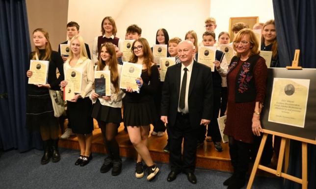 „Młodości! ty nad poziomy wylatuj..."