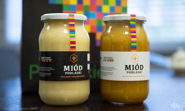 Pszczelarze z województwa podlaskiego będą mogli skorzystać z etykiet „Miód podlaski”