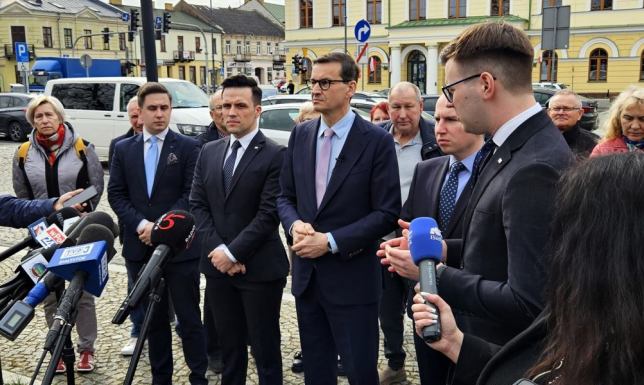 Mateusz Morawiecki w Suwałkach ze wsparciem dla przeciwników Centrum Integracji Cudzoziemców czy piękne Suwałki, Suwalszczyzna, pozostaną bezpieczne