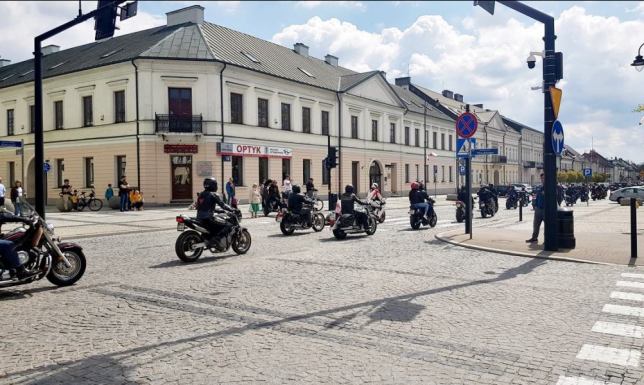 Utrudnienia w ruchu drogowym spowodowane rozpoczęciem sezonu motocyklowego
