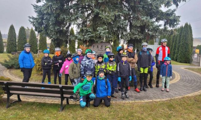 Święto Niepodległości na rowerach Zawodnicy z Suwalskiej Szkółki Kolarskiej uczestniczyli w dwóch wycieczkach rowerowych