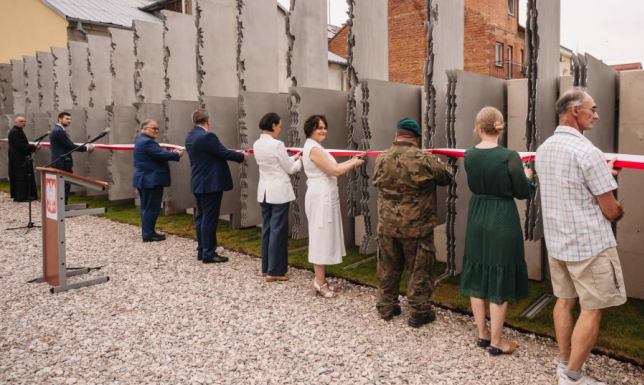  instalacja artystyczna na terenie “Domu Turka” w Augustowie