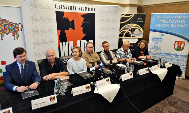 Gwiazdy na konferencji przed Festiwalem Wajda na Nowo Gabriela Muskała i Zbigniew Zamachowski zapraszają mieszkańców Suwałk na festiwal