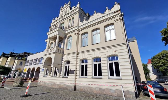 Glosy do Miłosza. Pole Sztuki. Muzeum zaprasza na spotkania  wieczór literacki z cyklu "Glosy do Miłosza" i spotkanie pamięci Mariana Murawskiego