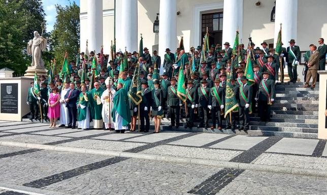 W całym kraju jest 126 tysięcy 702 myśliwych z czego 4823 to polujące kobiety