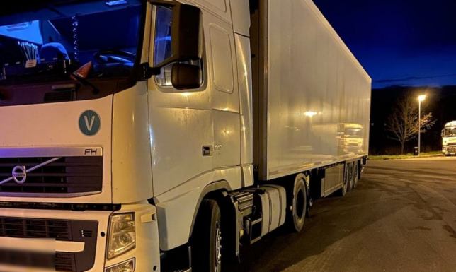 funkcjonariusze z Placówki SG w Rutce-Tartak odzyskali skradzioną w Holandii naczepę