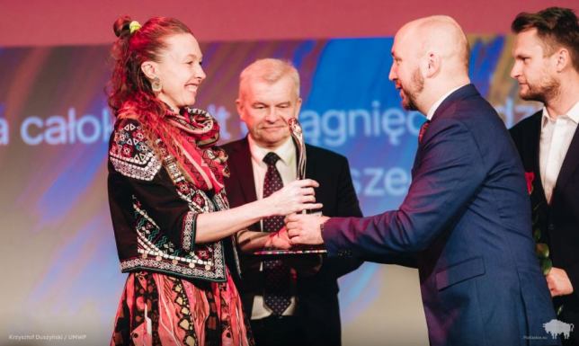 Małgorzata Makowska i Studio Tańca „Radość” z kulturalnymi nagrodami marszałka Wyróżnienia za twórczość artystyczną, upowszechnianie i ochronę kultury