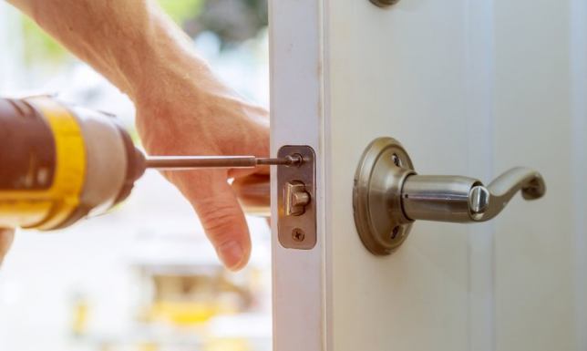 Naprawa drzwi wewnętrznych w Warszawie – rozwiązanie problemów z funkcjonalnością