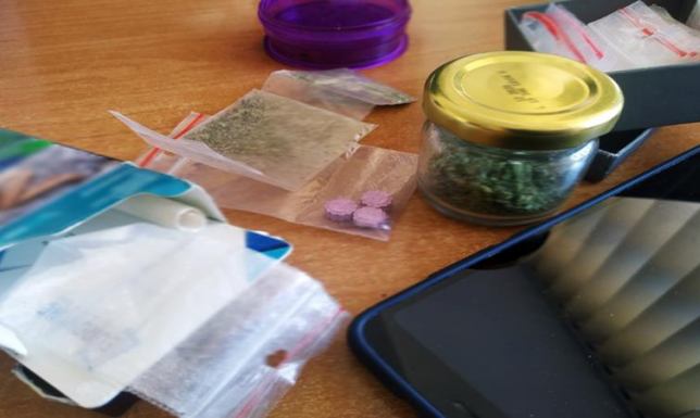 Zatrzymali 20-latka z narkotykami