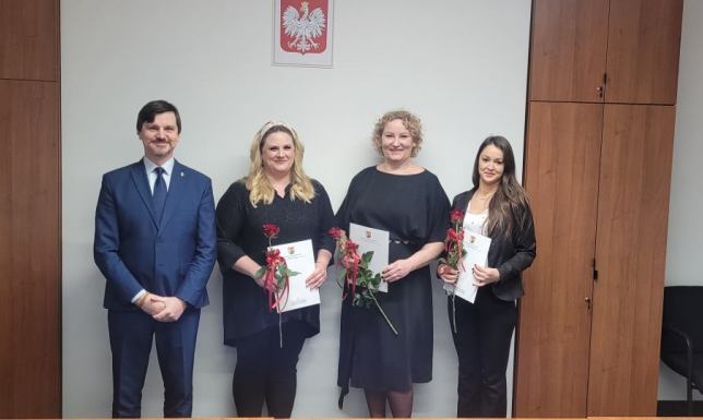 Nauczycielki z awansem Wręczenie aktów nadania stopnia awansu zawodowego nauczyciela mianowanego