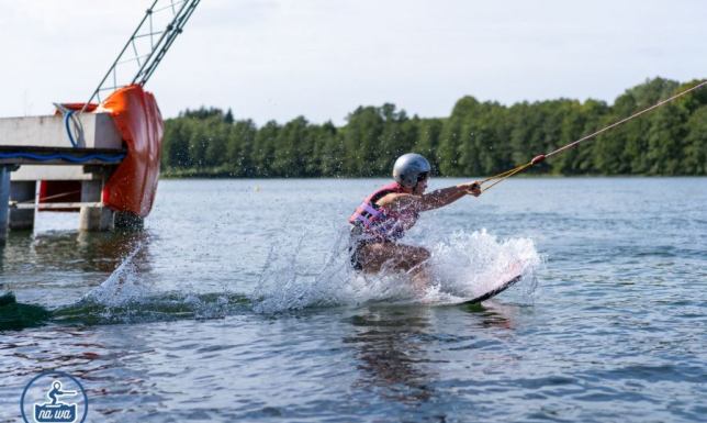 UKS NAWA zorganizował bezpłatne szkolenie na nartach wodnych