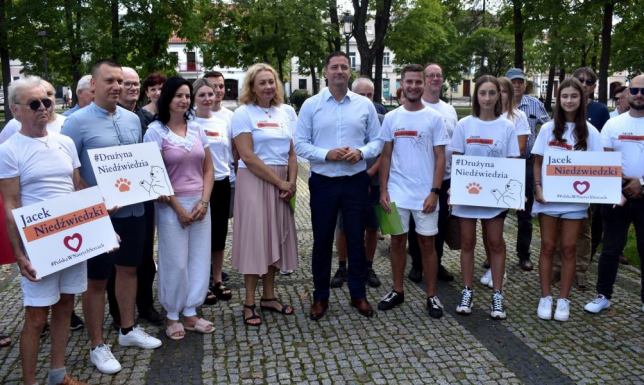 Konferencja prasowa Jacka Niedźwiedzkiego, kandydata do Sejmu 