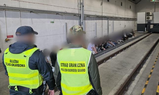  funkcjonariusze skontrolowali rumuńską ciężarówkę