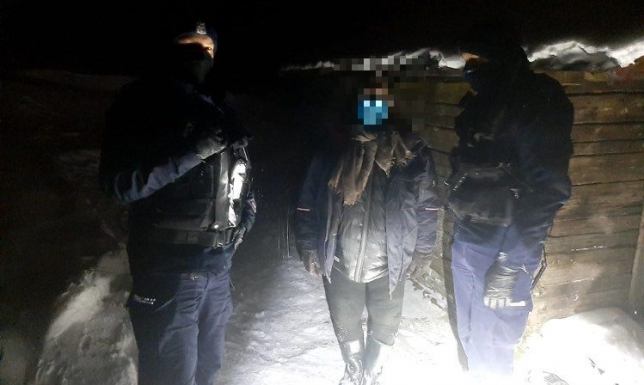 Kobieta wyszła w nocy z domu w poszukiwaniu syna i sama straciła orientację w terenie