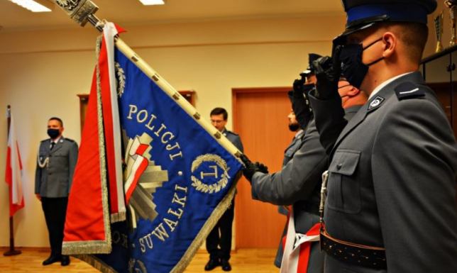Ślubowanie nowych policjantów w Suwałkach