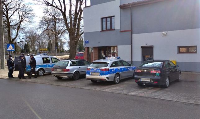 Rozbój z użyciem noża w sklepie przy ulicy Staszica w Suwałkach