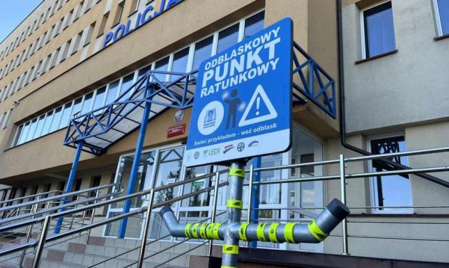 Odblaskowy Punkt Ratunkowy przed suwalską Policją