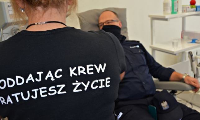 Policjanci oddali osocze i krew Oddając krew ratujesz życie