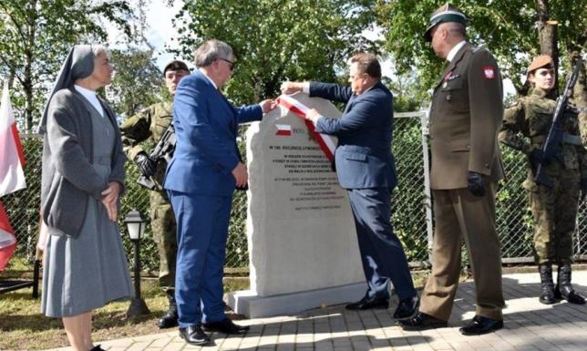 Nowy obelisk stanął w Suwałkach