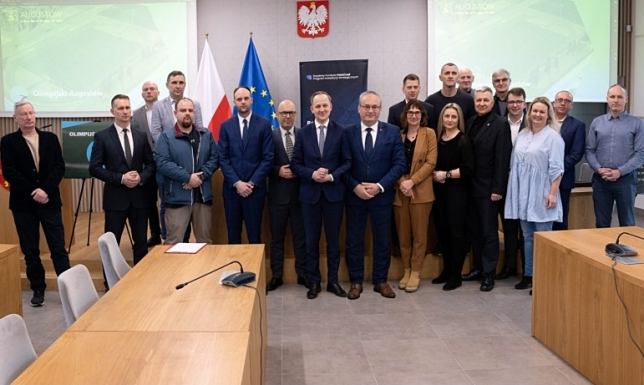 Nowy stadion, blok sportowy w SP3, plac zabaw i pumptrack w Augustowie