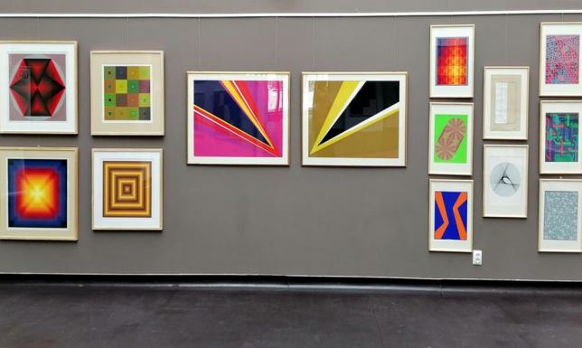 Wernisaż wystawy "Op-art i geometryczna abstrakcja" w Suwalskim Ośrodku Kultury