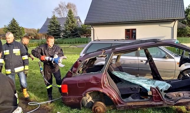 Druhowie z Ochotniczej Straży Pożarnej w Potaszni ćwiczyli obsługę strażackiego sprzętu