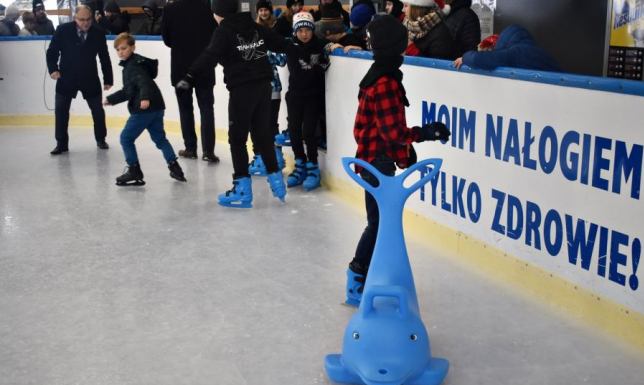 lodowisko miejskie na terenie Szkoły Podstawowej nr 11