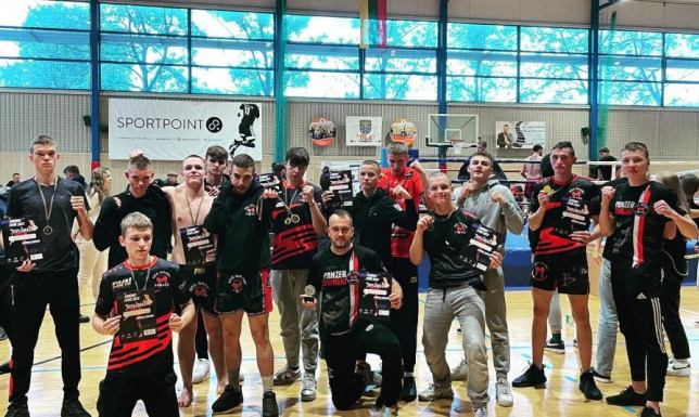 14 medali Panzer Suwałki na Litwie turniej kickboxingu "Varenos Taure" w litewskiej Varenie