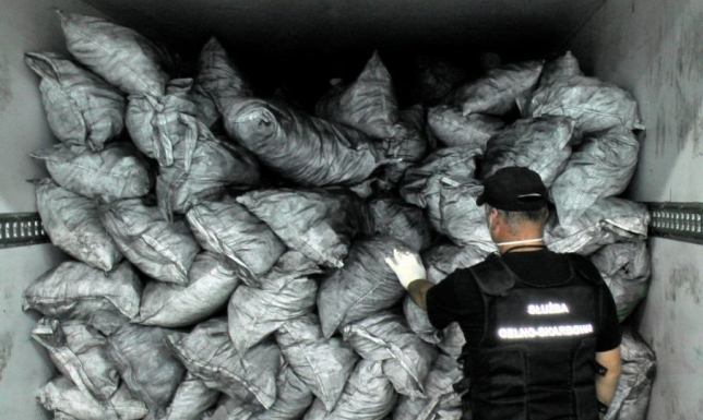 KAS udaremniła przemyt blisko 170 tys. paczek papierosów