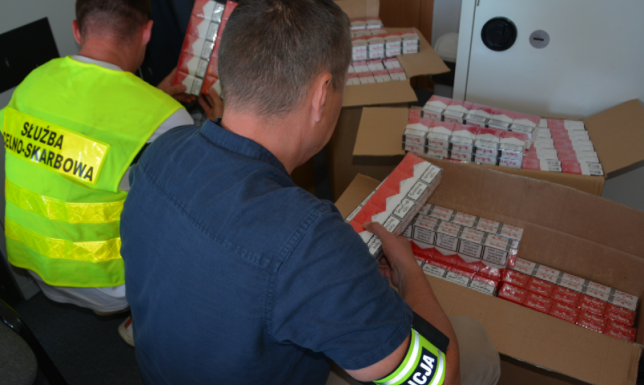 Policjanci zabezpieczyli wyroby tytoniowe bez polskich znaków skarbowych