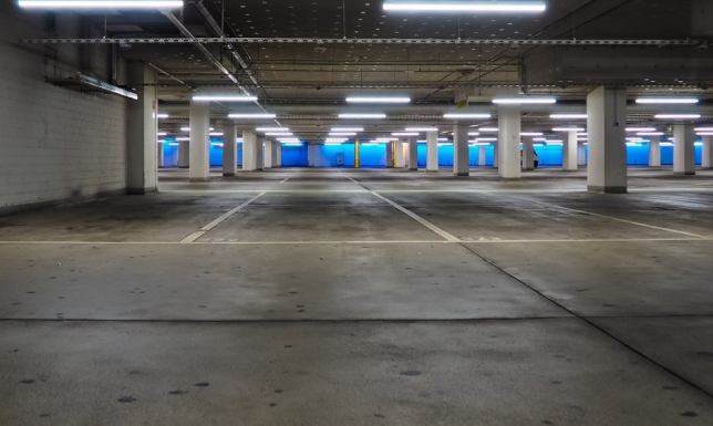 zapewnienie parkowania klientom w garażach podziemnych