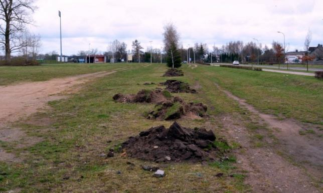 Umowa na budowę parkingu przy Grunwaldzkiej podpisana Będzie to zaplecze dla cmentarza, targowiska miejskiego oraz kompleksu sportowego przy ulicy Zarzecze.