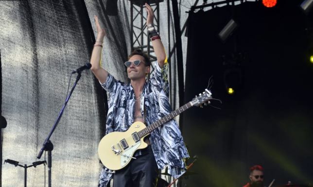 Paweł Swiernalis, pochodzący z Suwałk wokalista, autor tekstów, muzyk