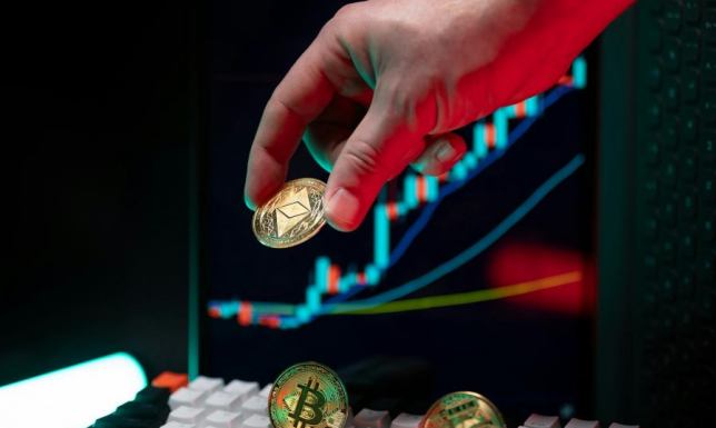 Ceny kryptowalut w 2025 – co wpływa na ich zmienność?