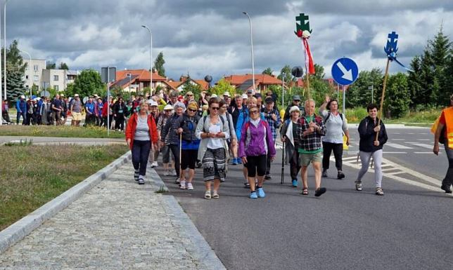 Wyruszyła 32. Międzynarodowa Piesza Pielgrzymka z Suwałk do Wilna 500 pątników wyruszyło z Suwałk do Ostrej Bramy