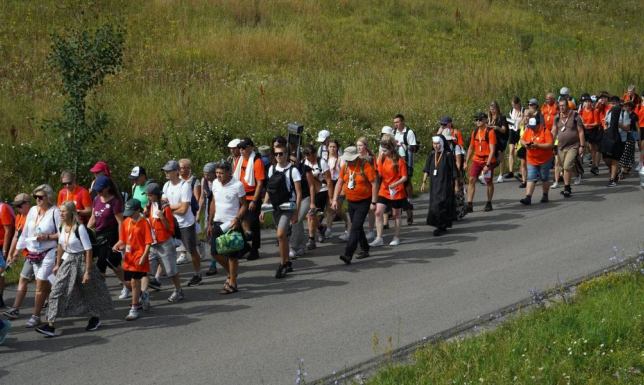 Ponad 500 pielgrzymów w drodze do Wilna Pod hasłem „Rodzina Święta” odbywa się tegoroczna pielgrzymka z Suwałk do Wilna