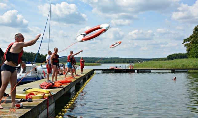 Pokazy ratownictwa wodnego, tresury i posłuszeństwa policyjnych psów